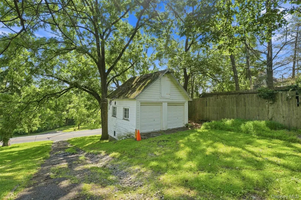 4073 Route 9W Saugerties, NY 12477