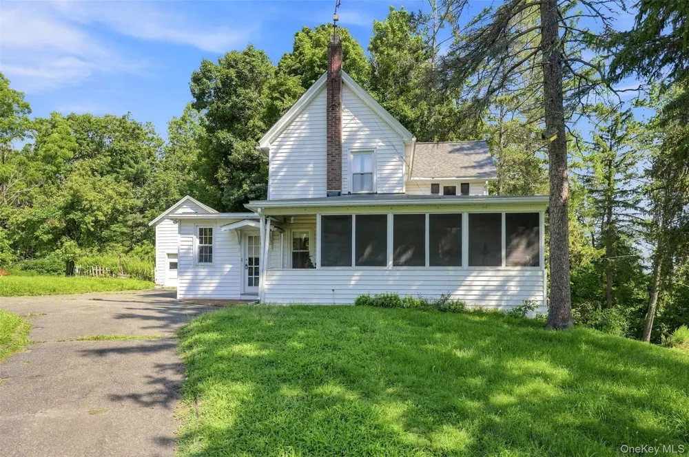 4073 Route 9W Saugerties, NY 12477
