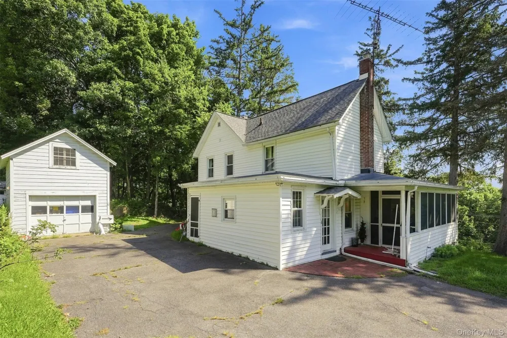 4073 Route 9W Saugerties, NY 12477