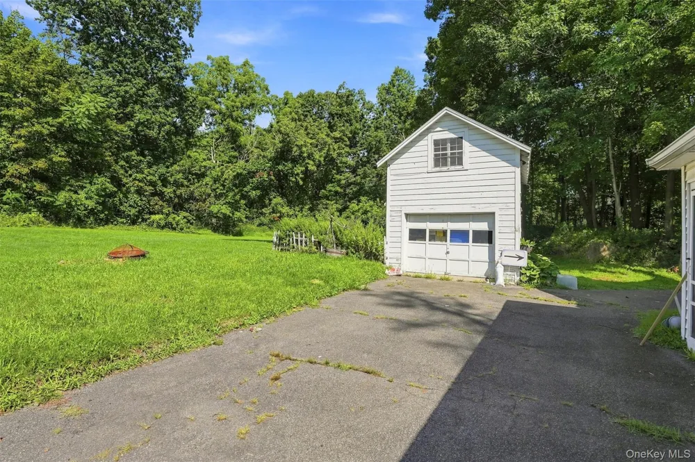 4073 Route 9W Saugerties, NY 12477