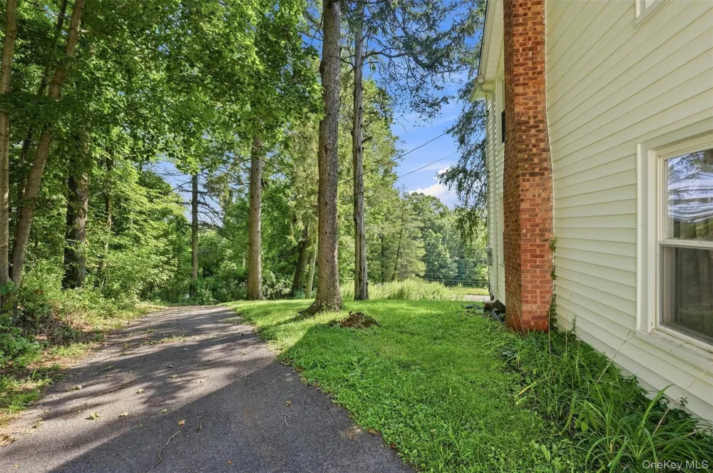 4073 Route 9W Saugerties, NY 12477