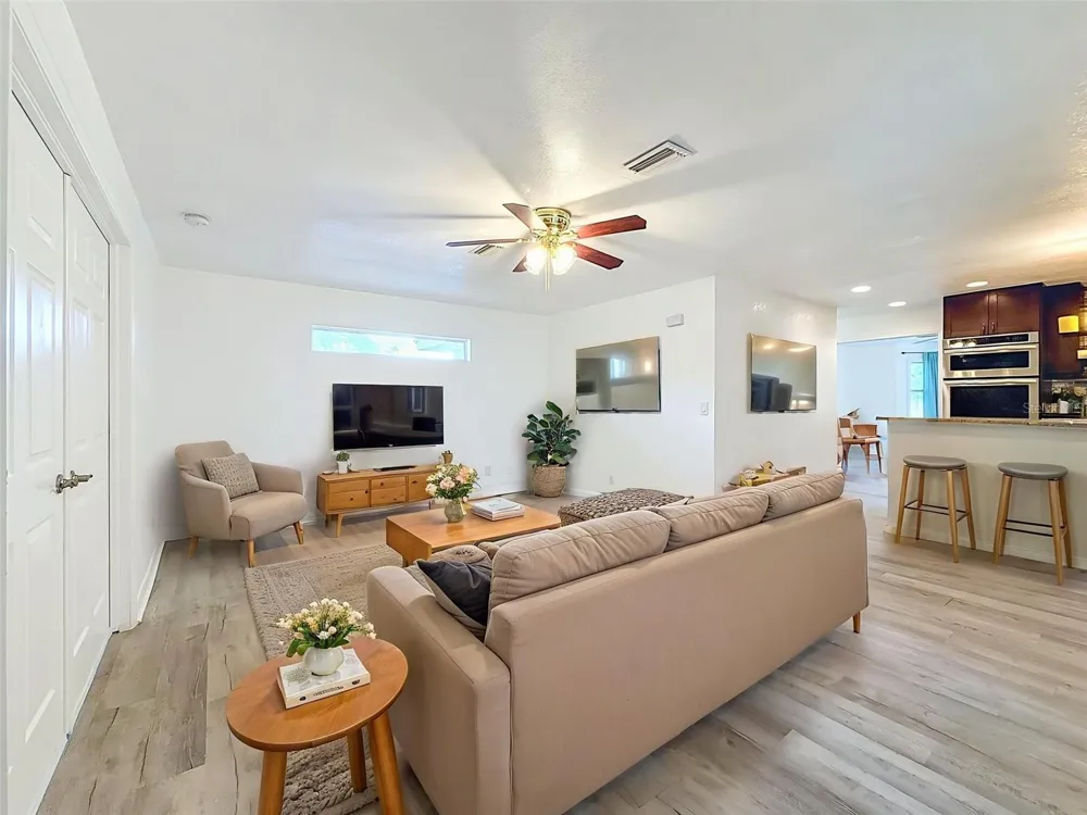 1926 MEADOWRIDGE DRIVE Valrico, FL 33596