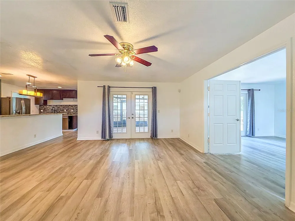 1926 MEADOWRIDGE DRIVE Valrico, FL 33596