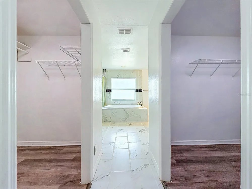 1926 MEADOWRIDGE DRIVE Valrico, FL 33596
