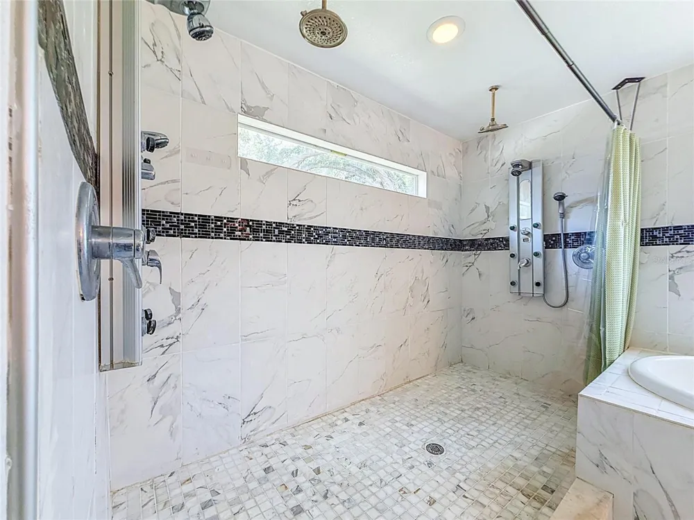 1926 MEADOWRIDGE DRIVE Valrico, FL 33596
