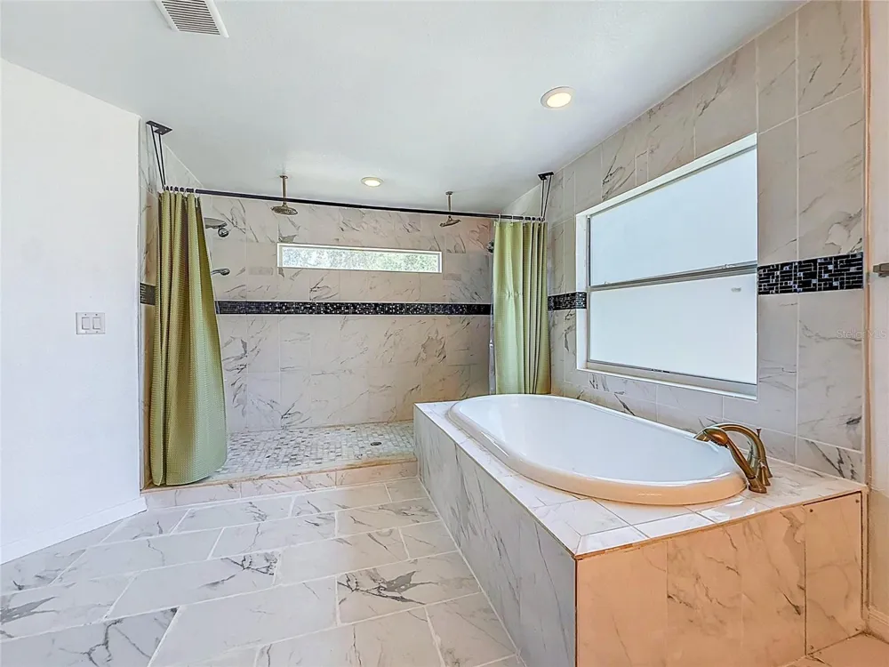 1926 MEADOWRIDGE DRIVE Valrico, FL 33596