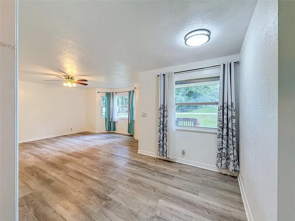 1926 MEADOWRIDGE DRIVE Valrico, FL 33596