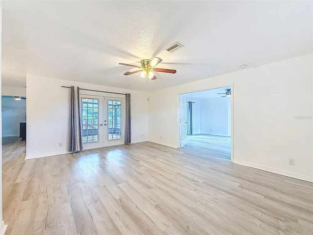 1926 MEADOWRIDGE DRIVE Valrico, FL 33596