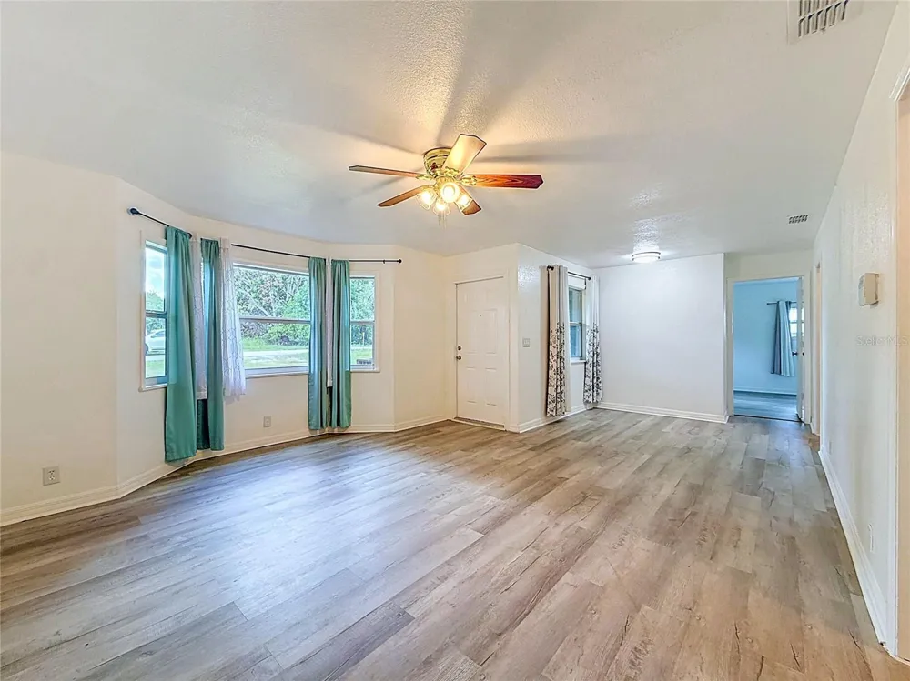 1926 MEADOWRIDGE DRIVE Valrico, FL 33596