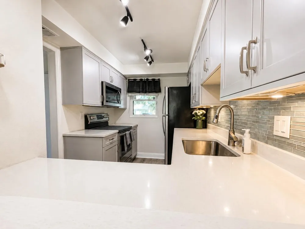 2117 LAKEWOOD CLUB DRIVE S #7-N St Petersburg, FL 33712
