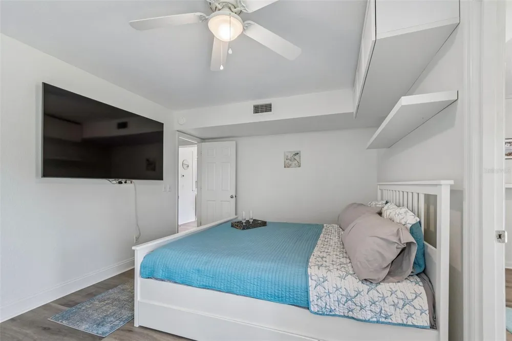 2117 LAKEWOOD CLUB DRIVE S #7-N St Petersburg, FL 33712