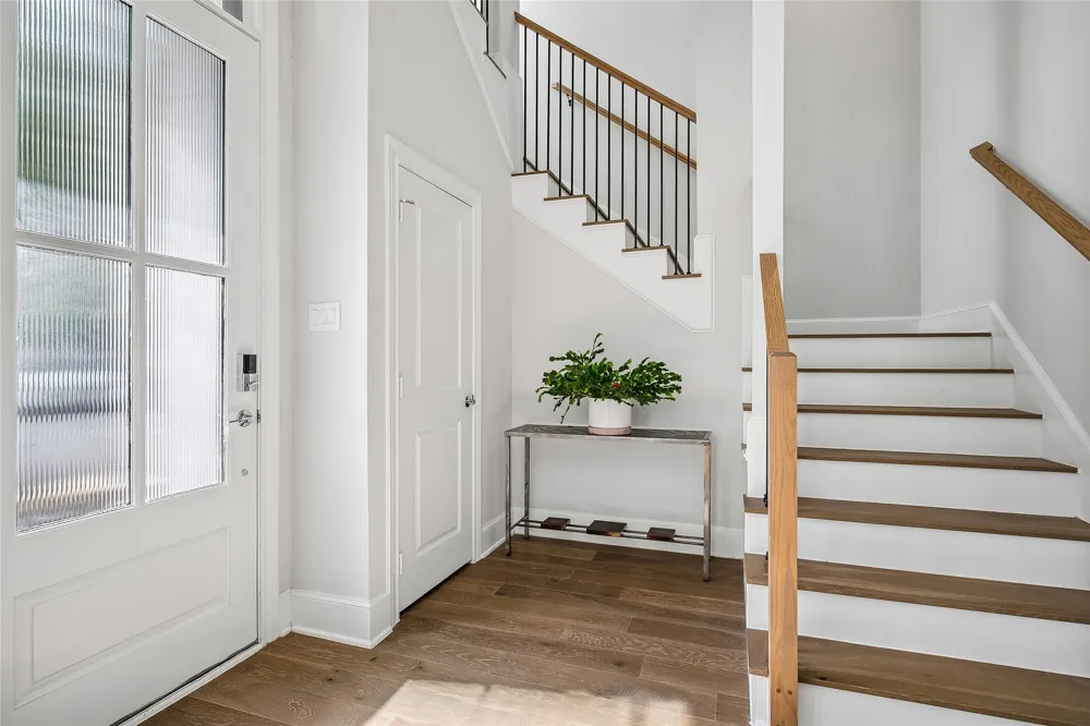 14999 Oak Street Addison, TX 75001