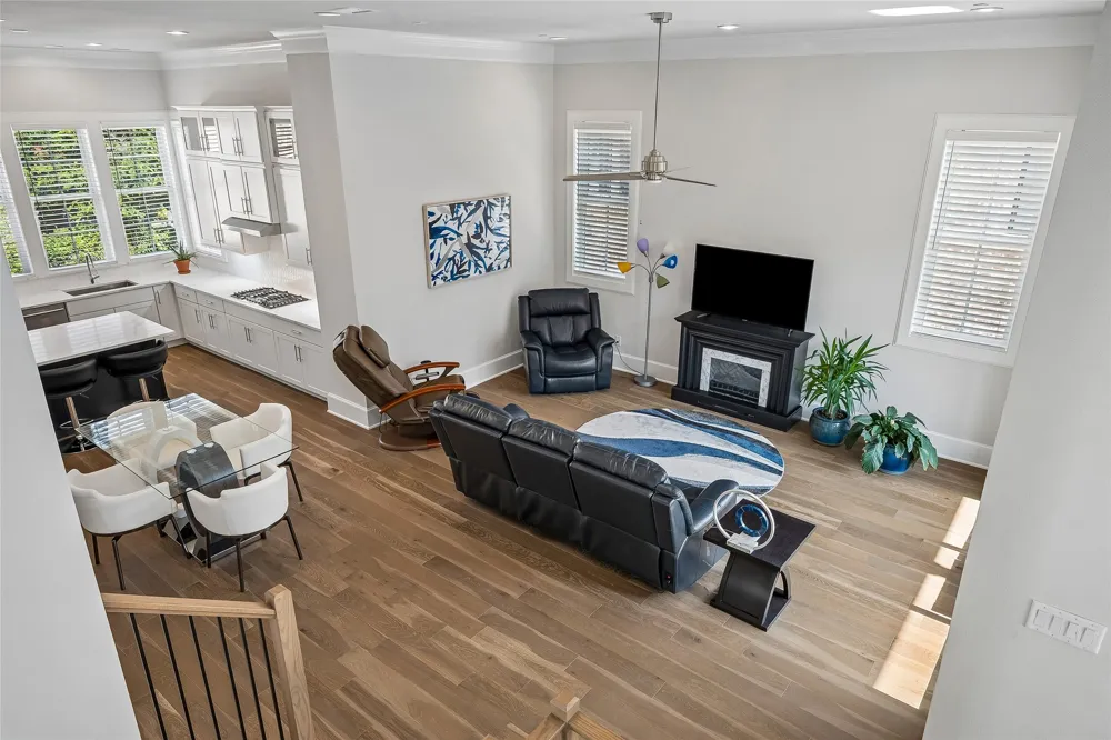 14999 Oak Street Addison, TX 75001