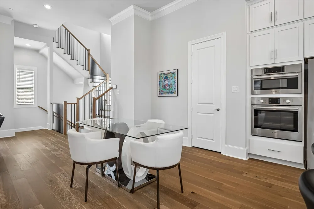 14999 Oak Street Addison, TX 75001