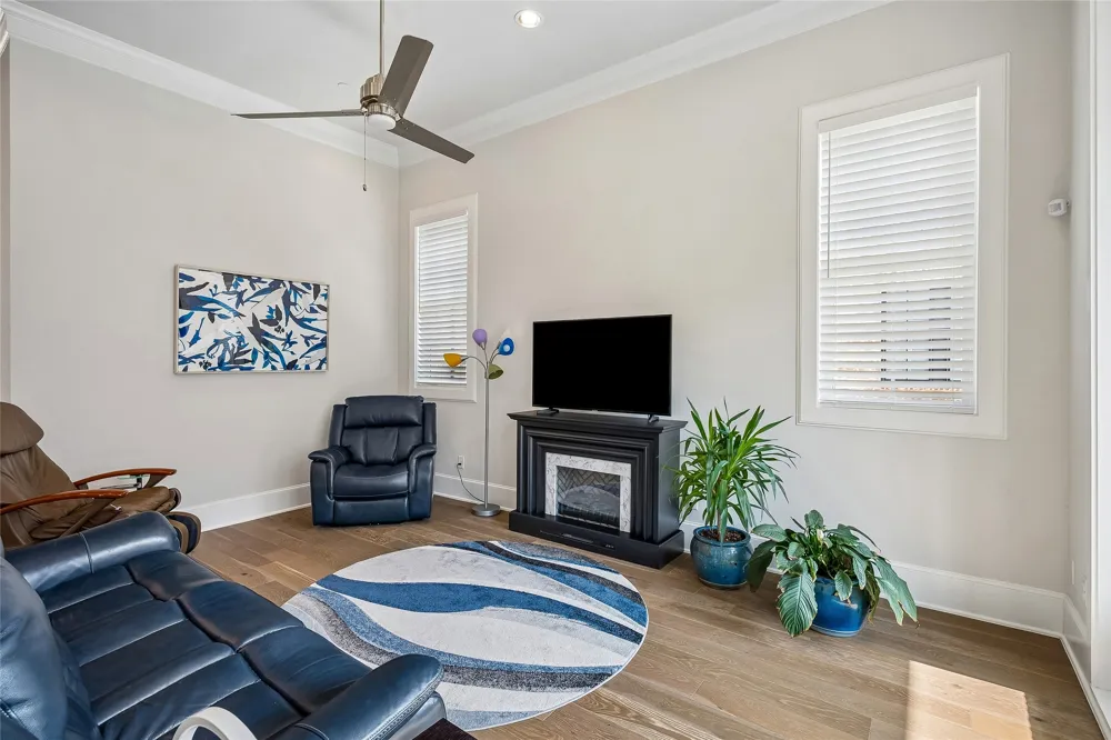 14999 Oak Street Addison, TX 75001