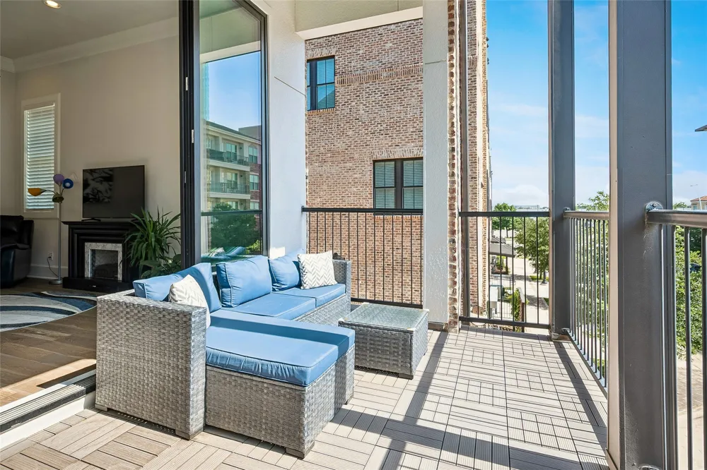 14999 Oak Street Addison, TX 75001