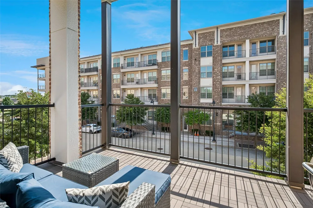 14999 Oak Street Addison, TX 75001