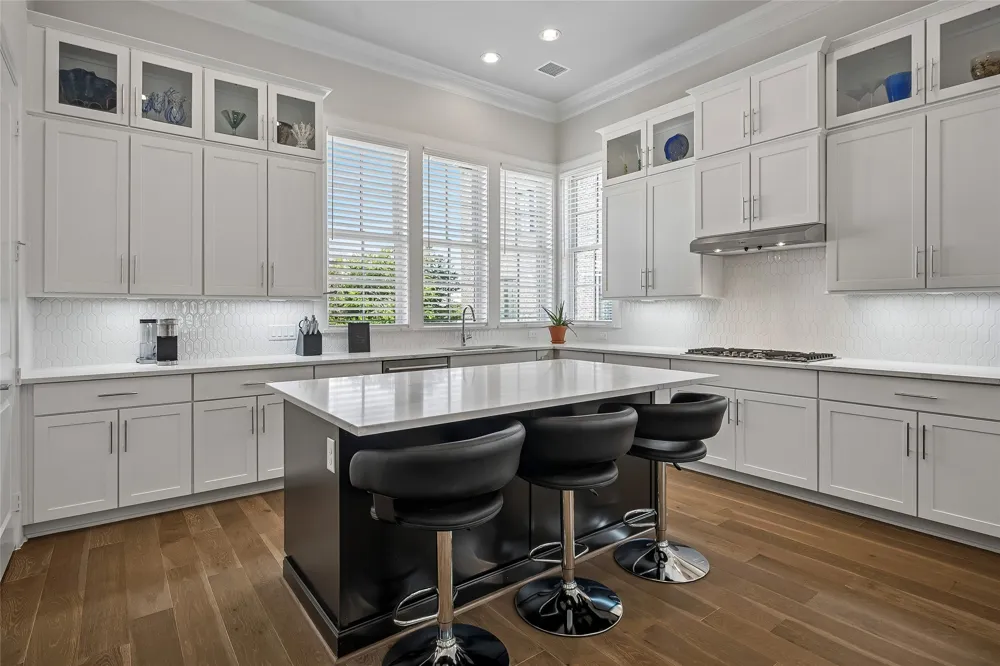 14999 Oak Street Addison, TX 75001