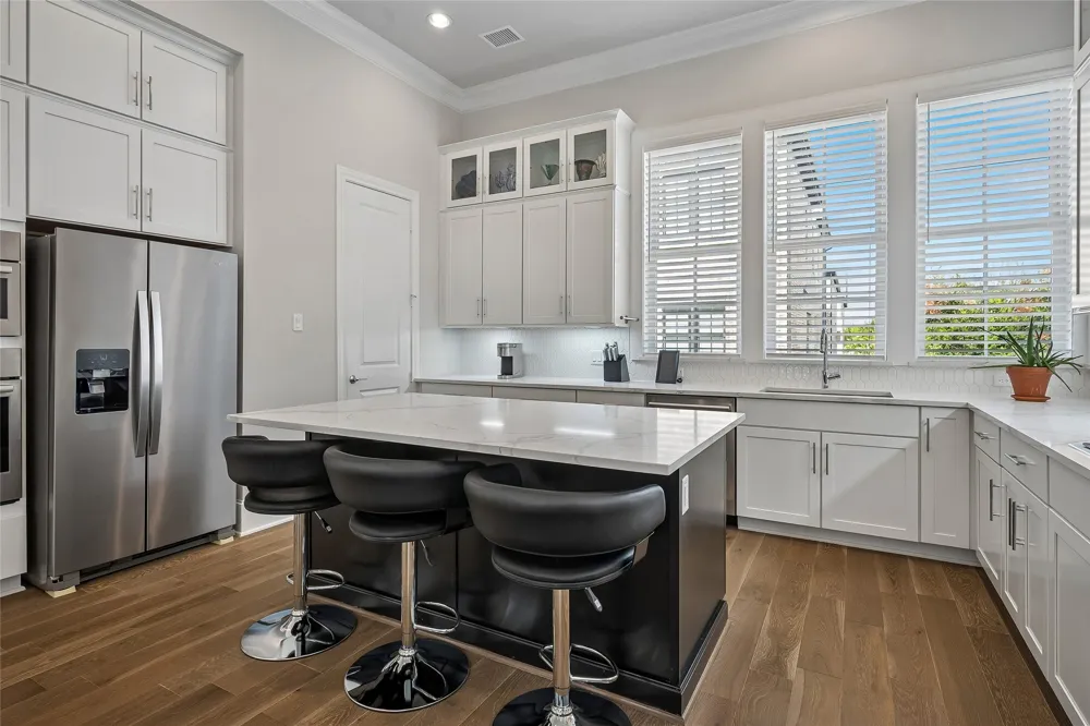 14999 Oak Street Addison, TX 75001