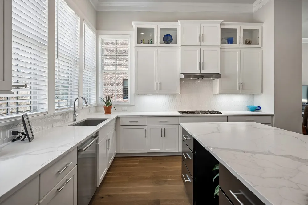 14999 Oak Street Addison, TX 75001