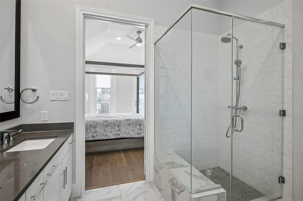 14999 Oak Street Addison, TX 75001