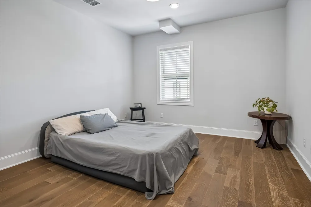14999 Oak Street Addison, TX 75001