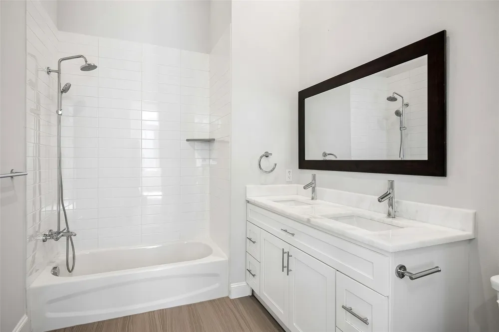 14999 Oak Street Addison, TX 75001