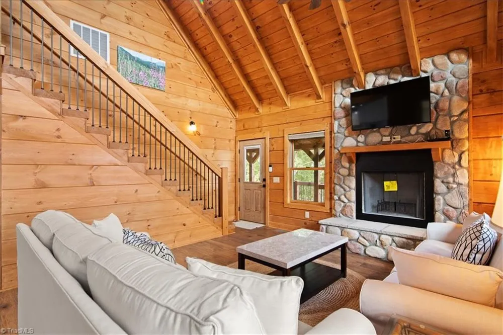 152 Hawk Pointe Ararat, VA 24053