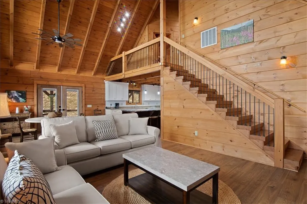 152 Hawk Pointe Ararat, VA 24053