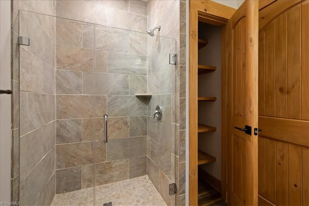 152 Hawk Pointe Ararat, VA 24053