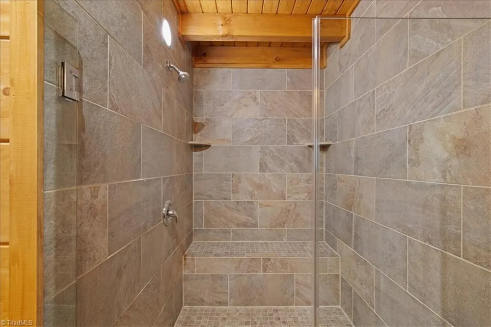 152 Hawk Pointe Ararat, VA 24053