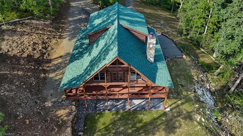 152 Hawk Pointe Ararat, VA 24053