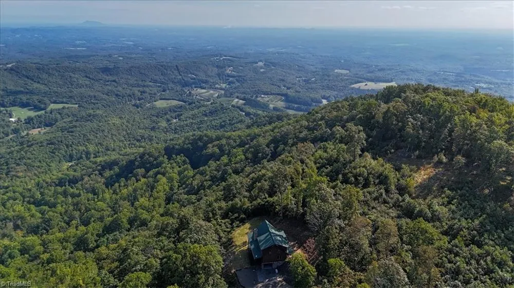 152 Hawk Pointe Ararat, VA 24053