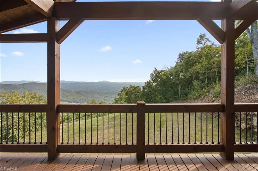 152 Hawk Pointe Ararat, VA 24053