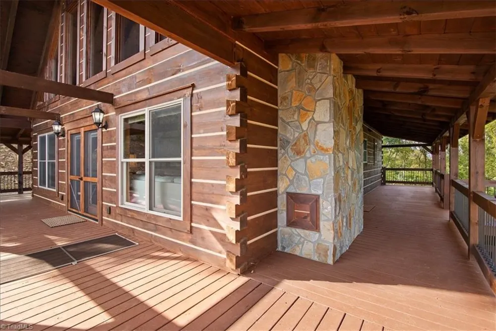 152 Hawk Pointe Ararat, VA 24053