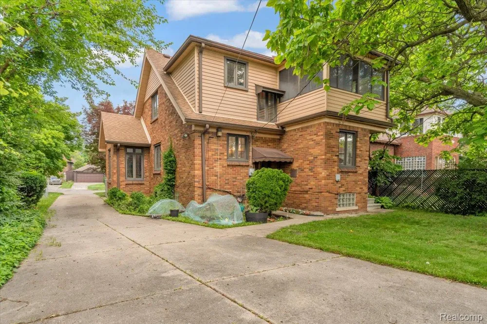 18415 Lancashire Street Detroit City, MI 48223