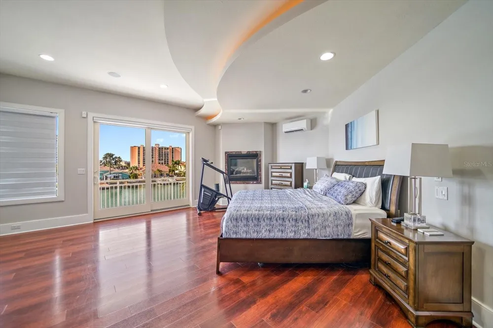 42 MIDWAY ISLAND Clearwater Beach, FL 33767