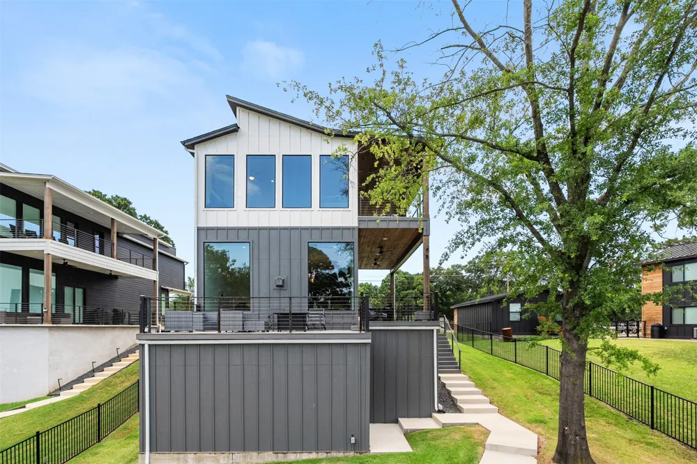 255 Autumn wood Trail Gun Barrel City, TX 75156