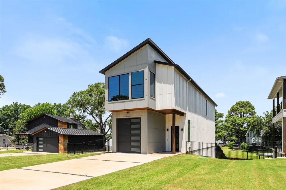 255 Autumn wood Trail Gun Barrel City, TX 75156