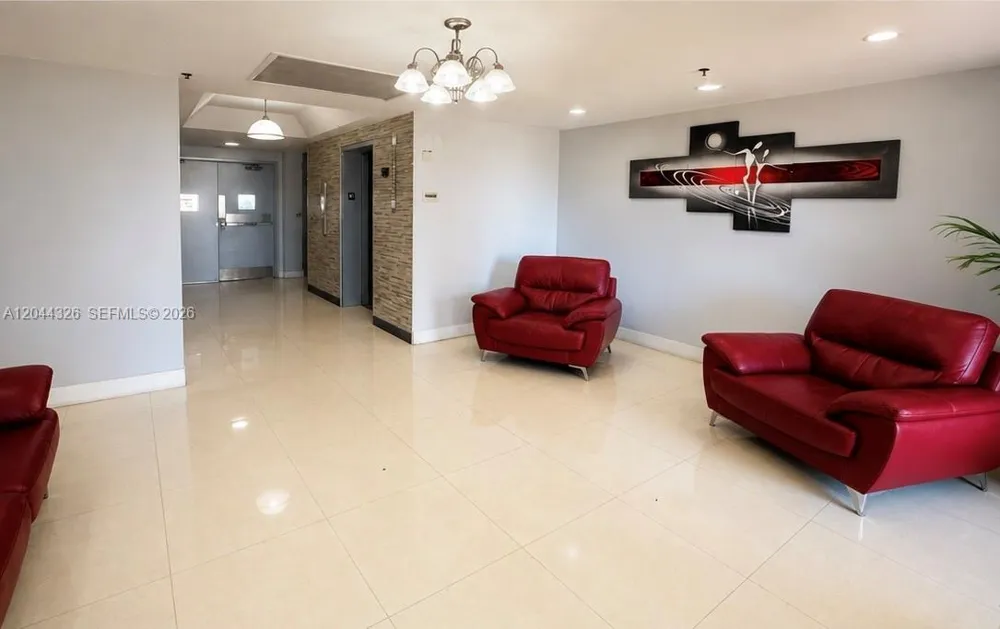 1825 W 44th Pl #806 Hialeah, FL 33012