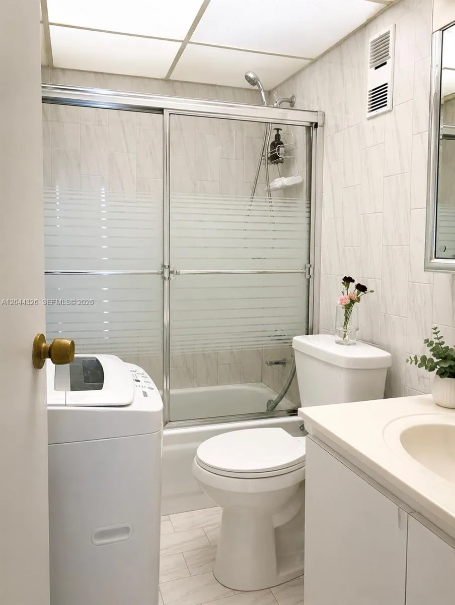 1825 W 44th Pl #806 Hialeah, FL 33012