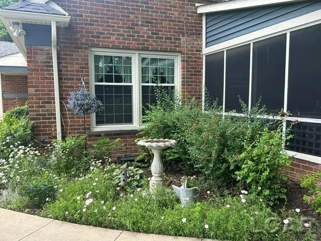 32080 W 9-Mile Road Farmington Hills City, MI 48336