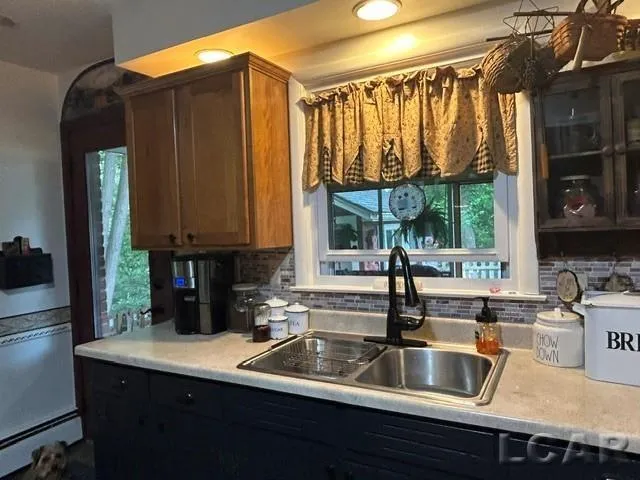 32080 W 9-Mile Road Farmington Hills City, MI 48336