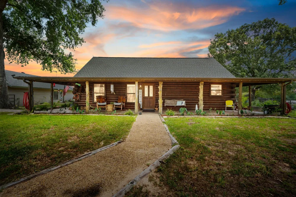 13494 County Road 2919 Eustace, TX 75124
