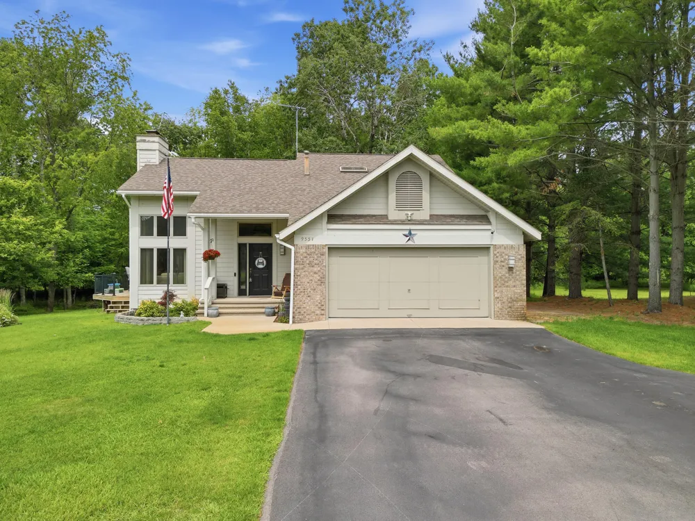 9551 Clubhouse Drive W Canadian Lakes, MI 49346