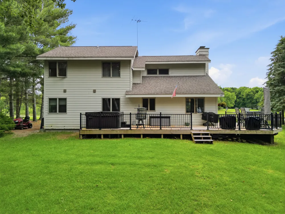 9551 Clubhouse Drive W Canadian Lakes, MI 49346
