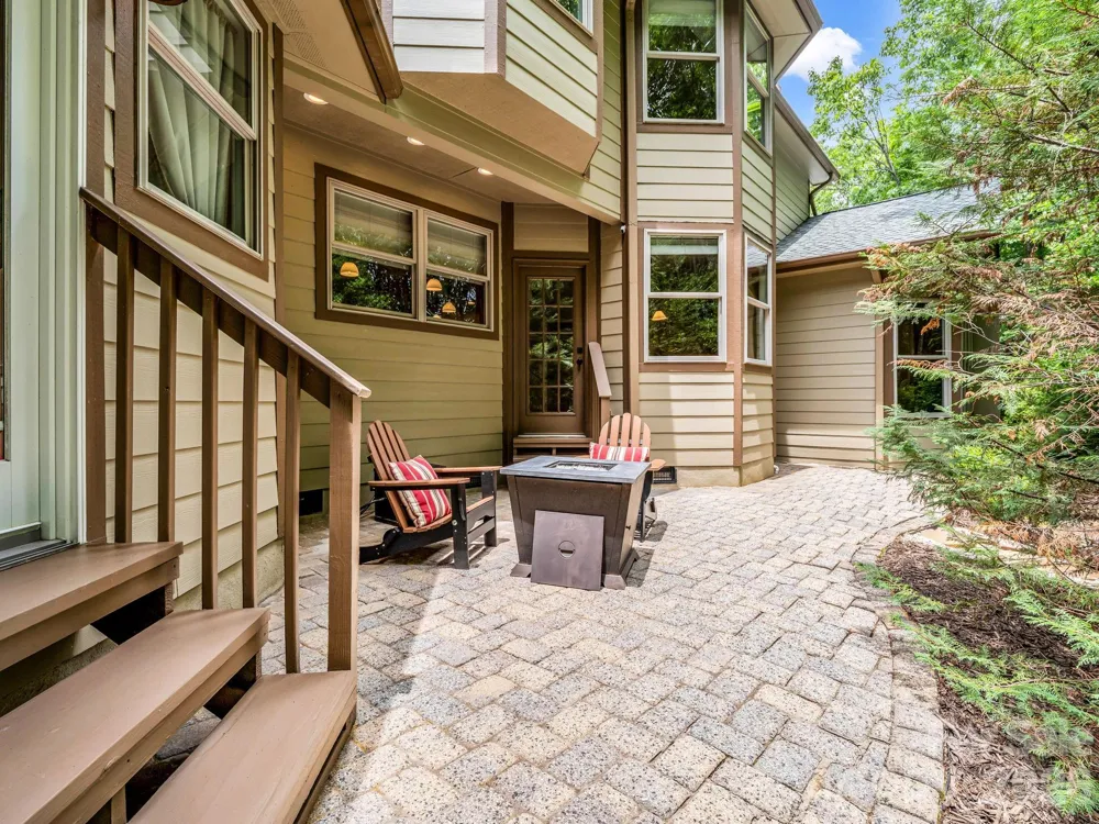 131 Arcadia Falls Way Black Mountain, NC 28711
