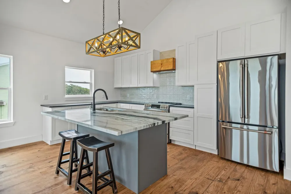 809 W Taylor Avenue Port O Connor, TX 77982