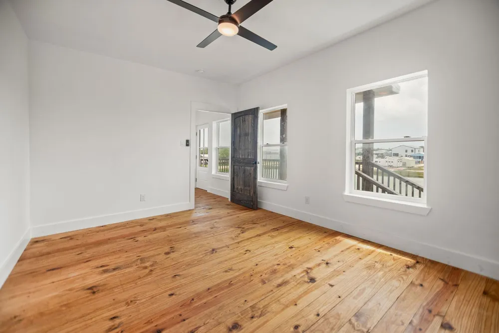 809 W Taylor Avenue Port O Connor, TX 77982