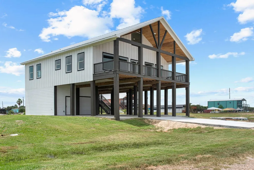 809 W Taylor Avenue Port O Connor, TX 77982